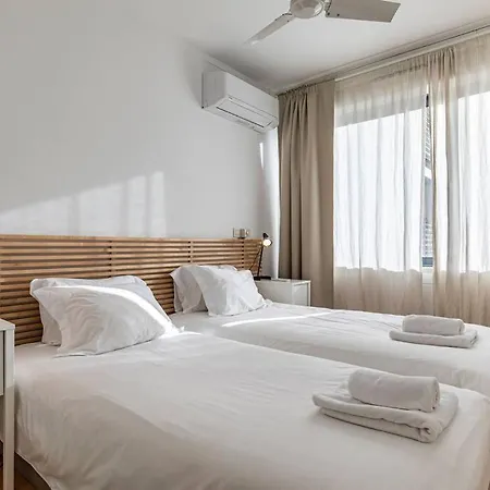 Downtown 2-bedroom W/terrace リスボン