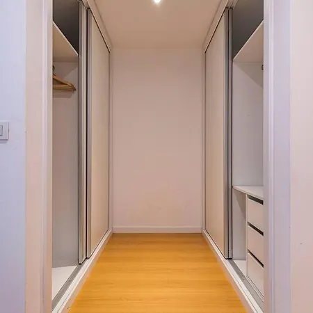 Downtown 2-bedroom W/terrace Appartamento *