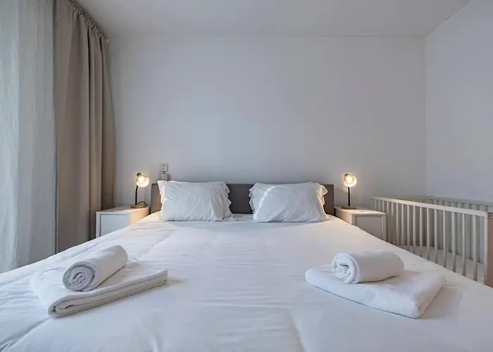 Downtown 2-bedroom W/terrace شقة