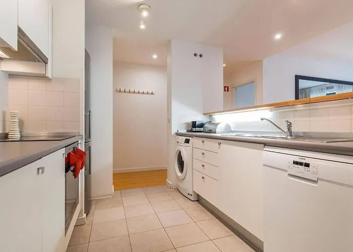 Downtown 2-bedroom W/terrace