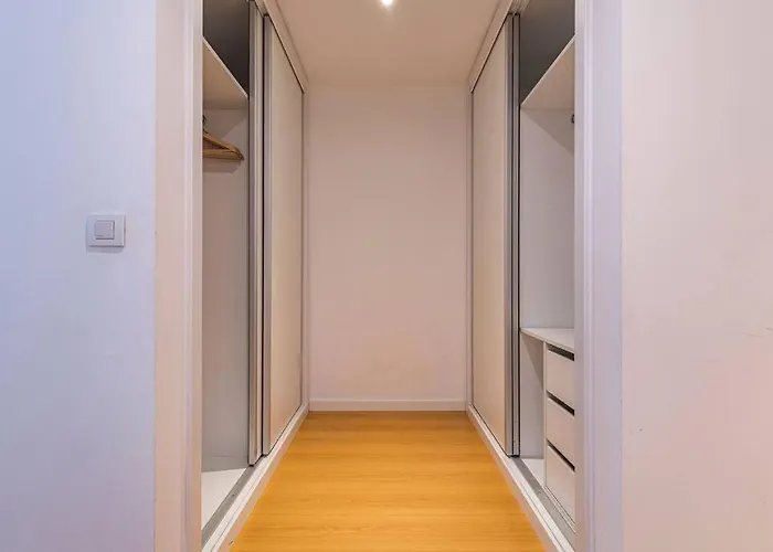 Downtown 2-bedroom W/terrace شقة *