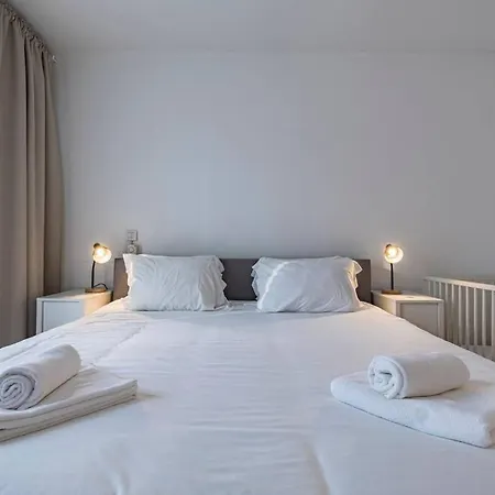 Downtown 2-bedroom W/terrace 아파트