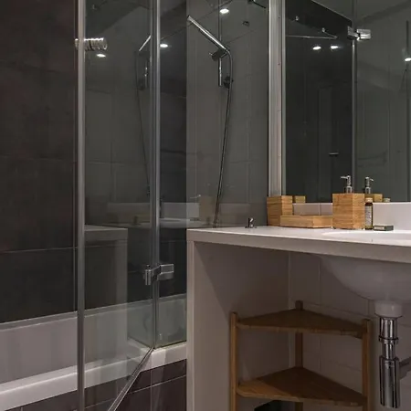 Downtown 2-bedroom W/terrace * 리스본