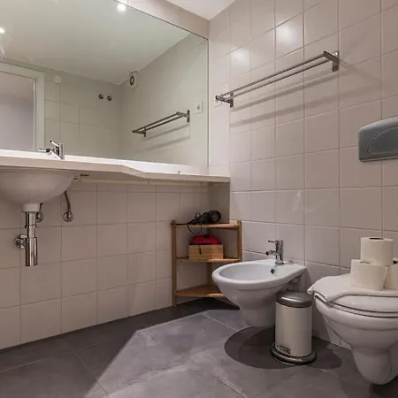 Downtown 2-bedroom W/terrace 아파트 리스본