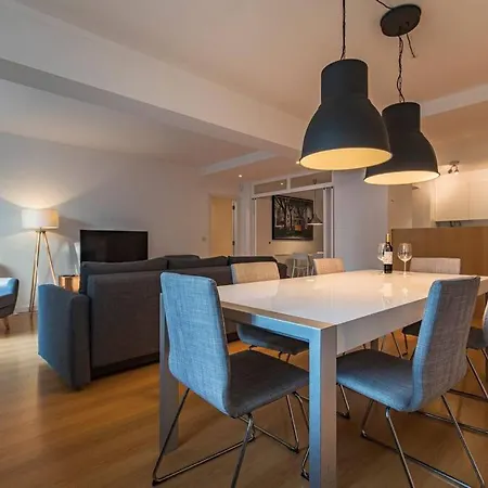 Apartmán Downtown 2-bedroom W/terrace *
